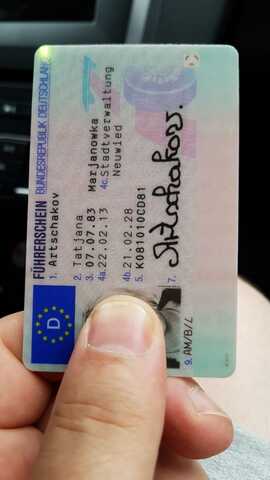 Besorgen Sie sich Ihren Führerschein, Reisepass, Bootsführerschein usw.