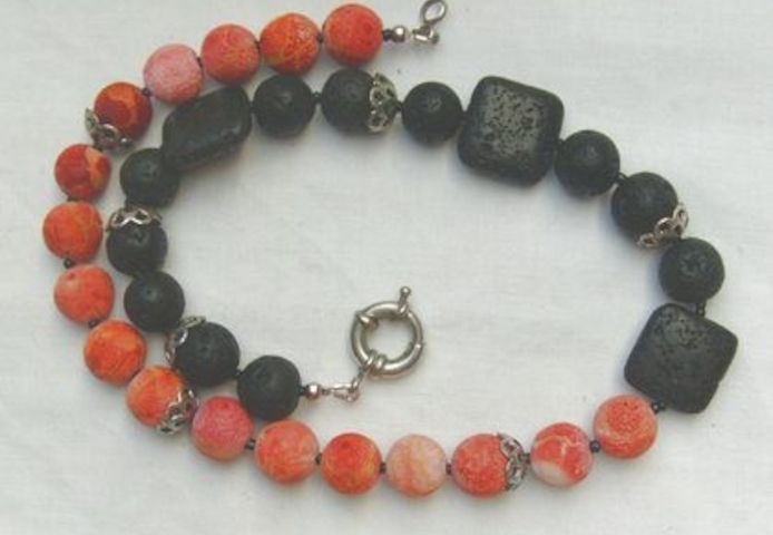 Edelsteincollier im auffallend, extravaganten Design