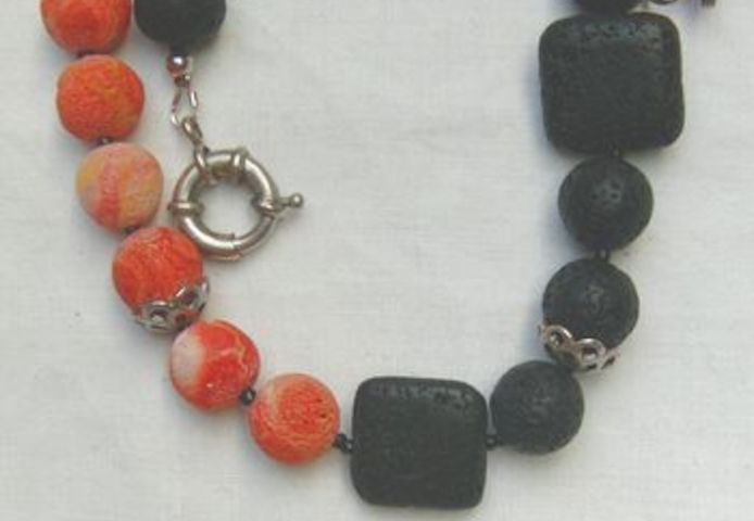 Edelsteincollier im auffallend, extravaganten Design