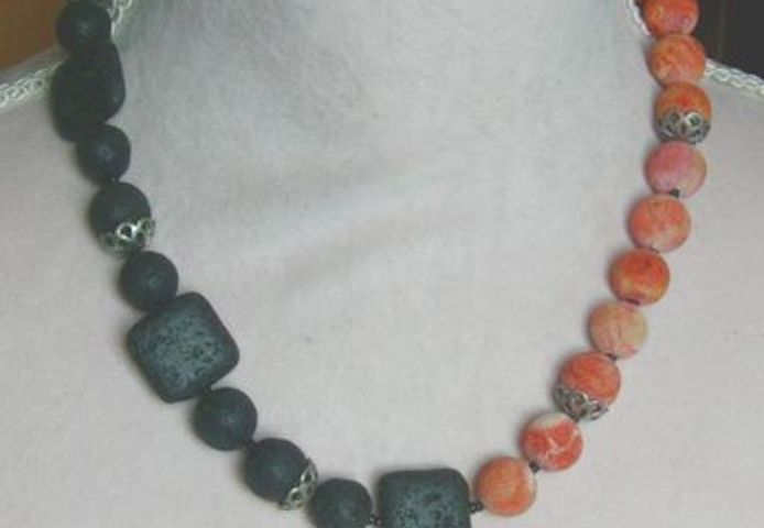 Edelsteincollier im auffallend, extravaganten Design