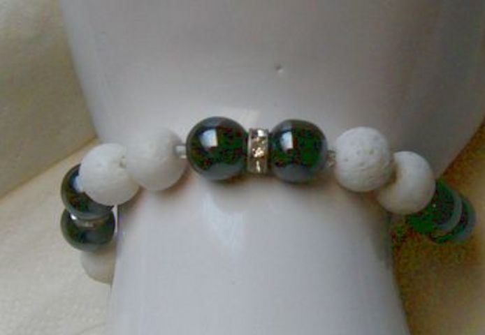 Armband im schwarz - weis Design