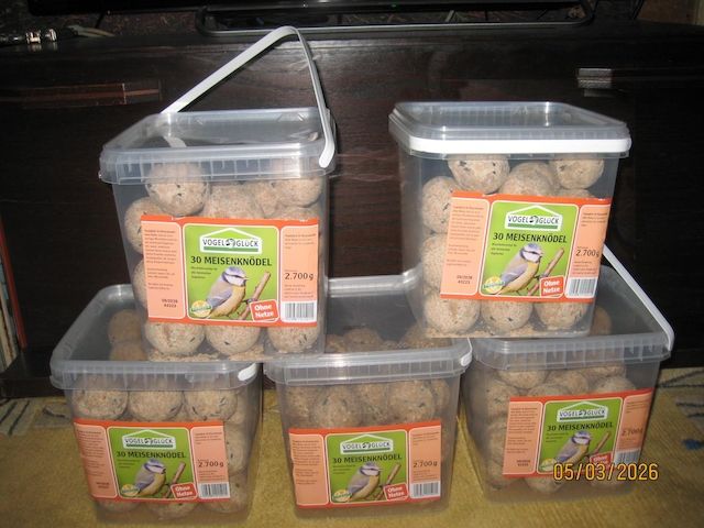 Wildvogelfutter, Meisenknödel, Erdnussbutter, Nüsse, SB-Kerne, Cashewkerne