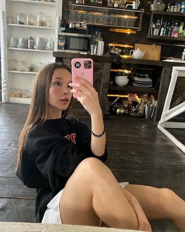 Ich stehe Ihnen für ein Treffen zur Verfügung.