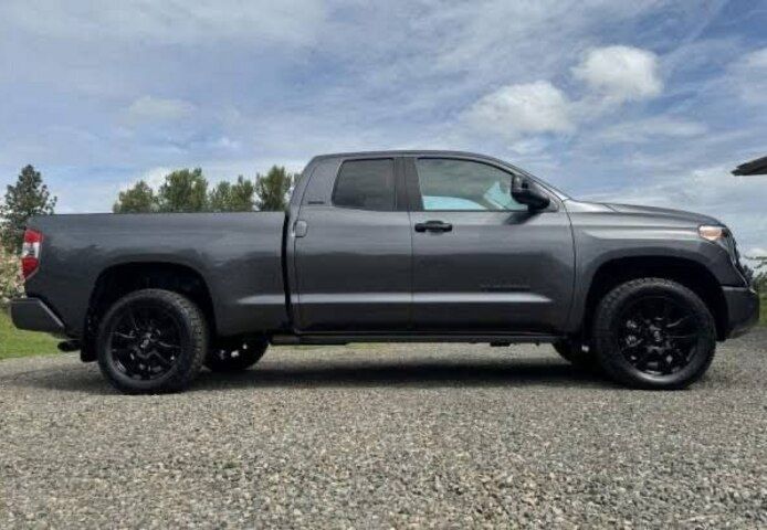 2021 Toyota Tundra Nightshad Cap Double 4×4
