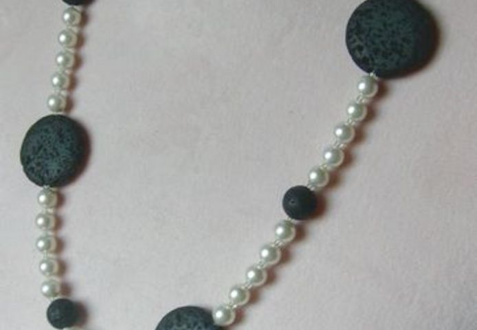 Perlen-Lavakette, sportlich, chic und elegant