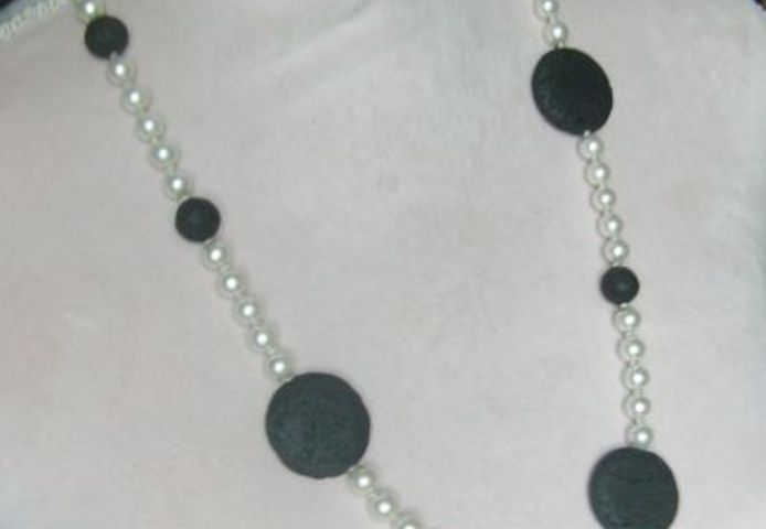 Perlen-Lavakette, sportlich, chic und elegant