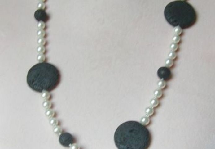 Perlen-Lavakette, sportlich, chic und elegant