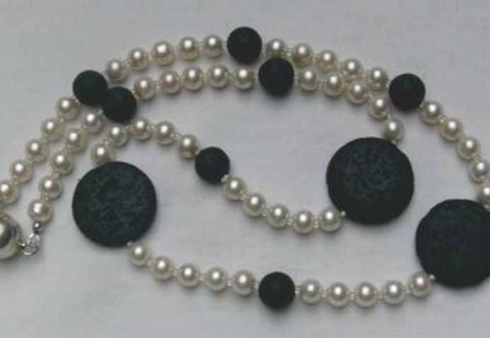 Perlen-Lavakette, sportlich, chic und elegant