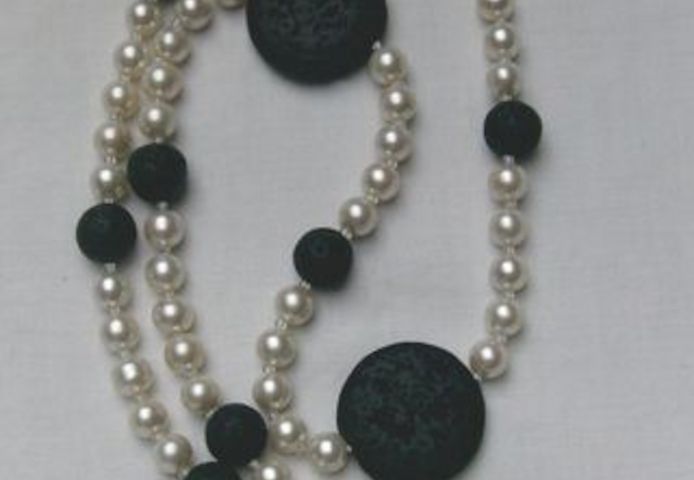 Perlen-Lavakette, sportlich, chic und elegant