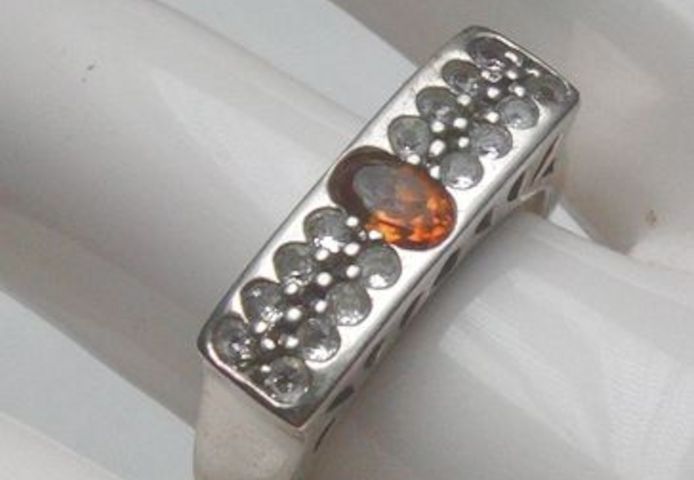 Ring, 925 Silber mit gefassten Weistopasen und einen Citrin