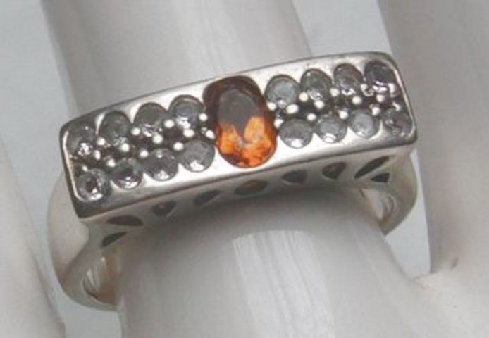 Ring, 925 Silber mit gefassten Weistopasen und einen Citrin