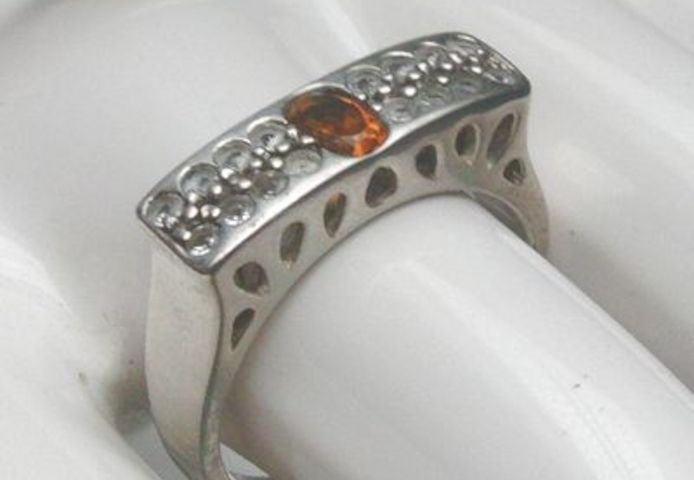 Ring, 925 Silber mit gefassten Weistopasen und einen Citrin