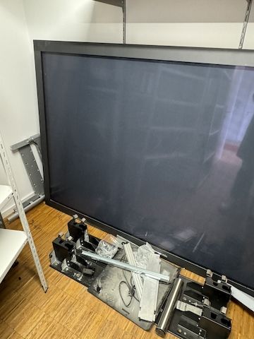 Panasonic 103 Zoll Fernseher