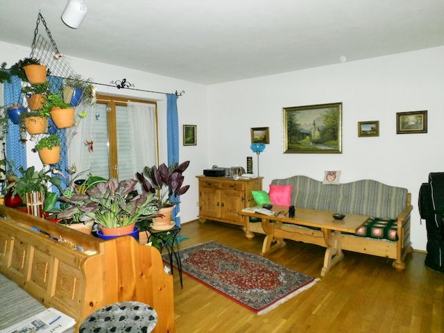 Zirben Bauernstube Natur mit Schnitzerei