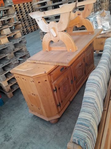 Zirben Bauernstube Natur mit Schnitzerei