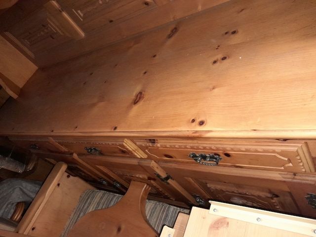 Zirben Bauernstube Natur mit Schnitzerei