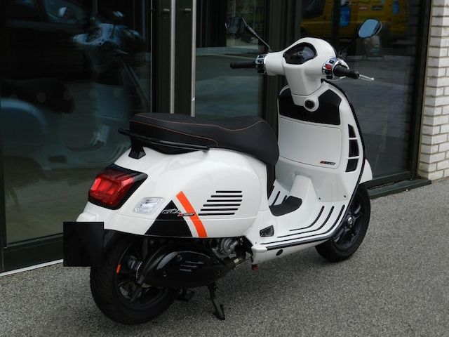 Vespa GTS 300 Super Sport, Baujahr 2024