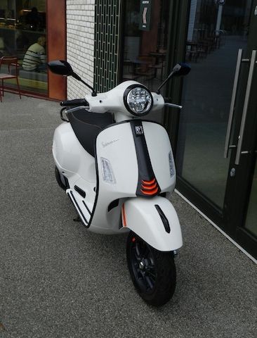 Vespa GTS 300 Super Sport, Baujahr 2024