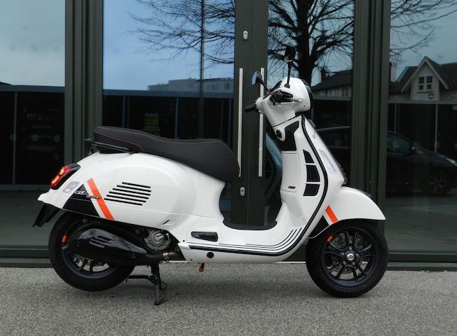 Vespa GTS 300 Super Sport, Baujahr 2024