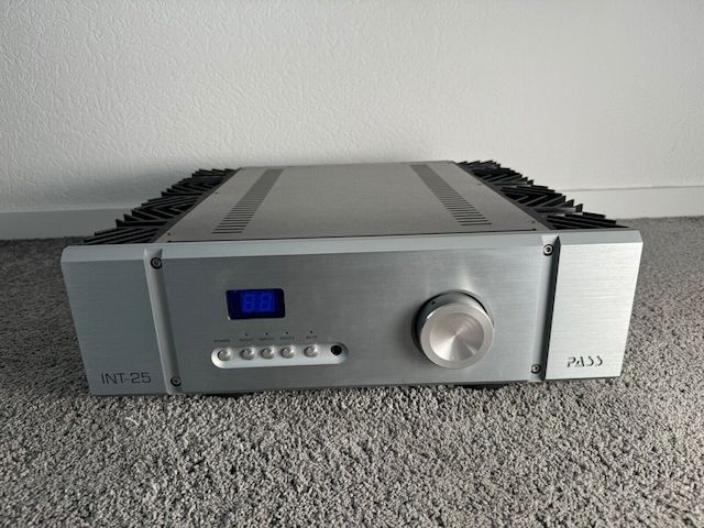 Pass Labs INT-25 INT25 High End Class A Vollverstärker