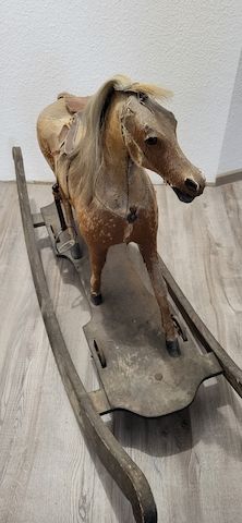 Wunderbares antikes Schaukelpferd