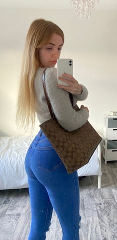 Freche Escort-Dame verfügbar