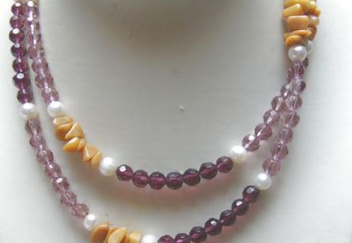 Halskette, Longkette, mit Kristallperlen, Jade und Perlen