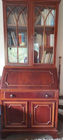 Sekretär mit Aufsatz