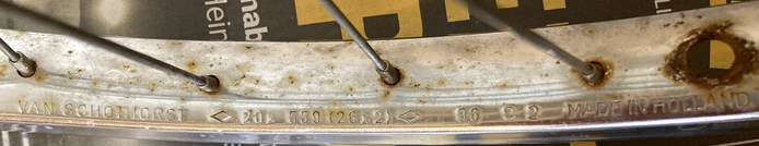 Vorderrad Laufrad mit Stahlfelge ⬨ 20×559 (26×2) ⬨ 06 9 2