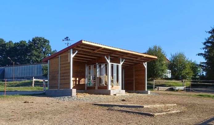 Offenstall & Weidehütte mit Heuraufe | Pferdeunterstand ideal für den Pferdehof