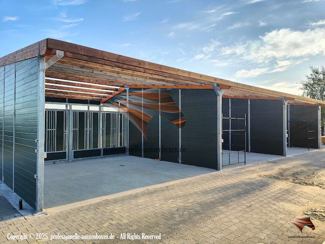 Offenstall & Weidehütte mit Heuraufe | Pferdeunterstand ideal für den Pferdehof