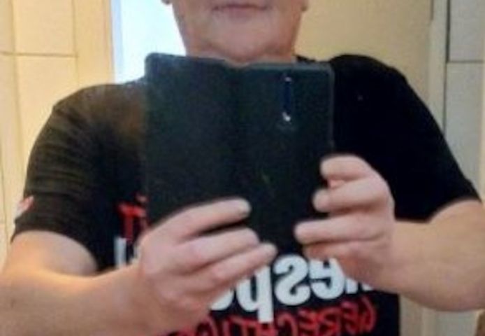 Bremer 60 sucht eine nette Frau mit kleinen Brüsten