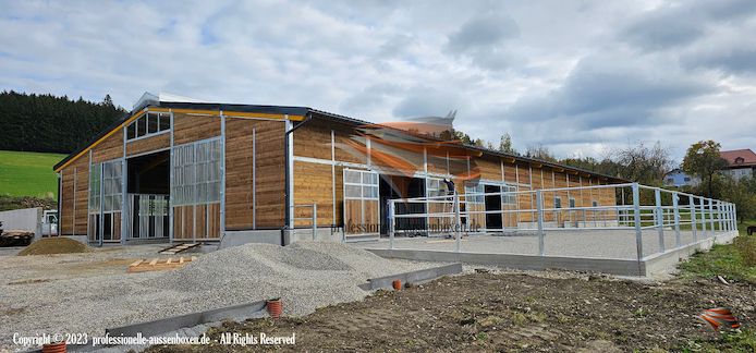 Pferdestall bauen & Außenstall für den idealen Pferdehof | Pferdebox kaufen