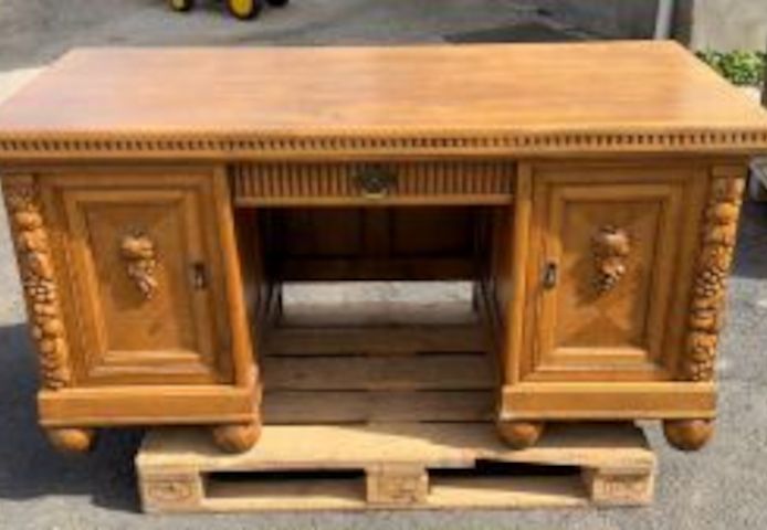 Antiker Schreibtisch