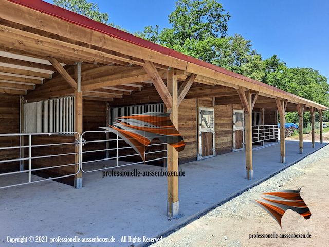Pferdestall bauen & Außenboxen kaufen | ideale Pferdebox - Stallungen für Pferde