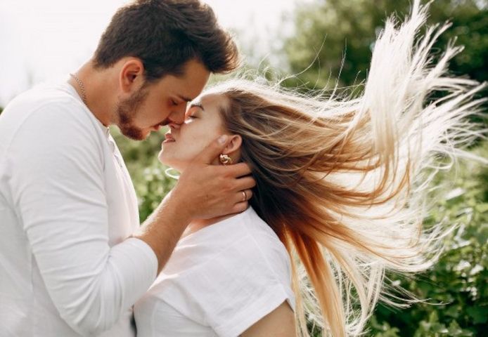 Liebesdoktor. Ich bringe Ihren Partner/Ihre Partnerin zurück.