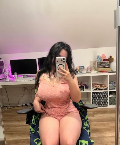 Escort für sexuelle Treffen mit Massage verfügbar