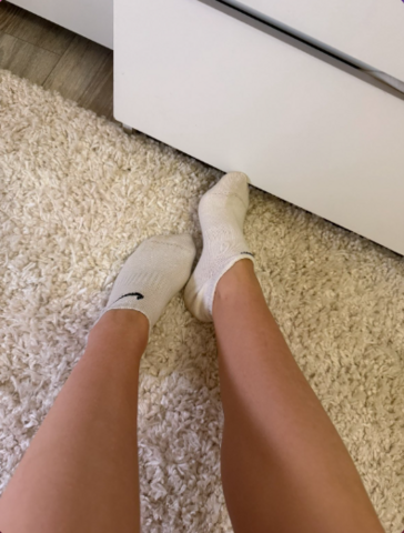 Getragene Socken von einer 19-jährigen Studentin
