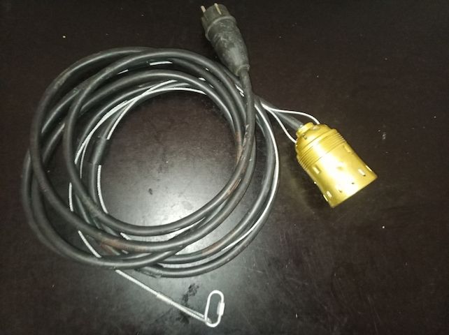 2 Stück E 40 Hängefassung mit Stahlseil und Kabel