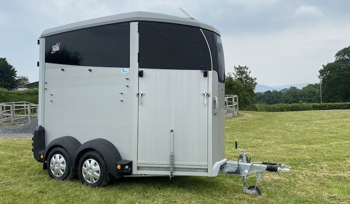 Ifor Williams HBX 403 Silber – 2020