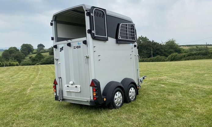Ifor Williams HBX 403 Silber – 2020