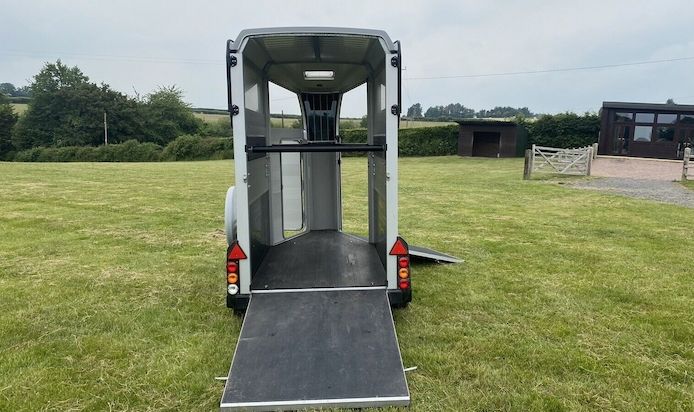 Ifor Williams HBX 403 Silber – 2020