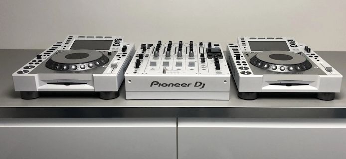 2 x Pioneer CDJ 2000 (weiß) + DJM 900W + RMX 1000W + Zubehör
