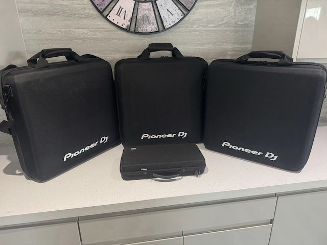 2 x Pioneer CDJ 2000 (weiß) + DJM 900W + RMX 1000W + Zubehör