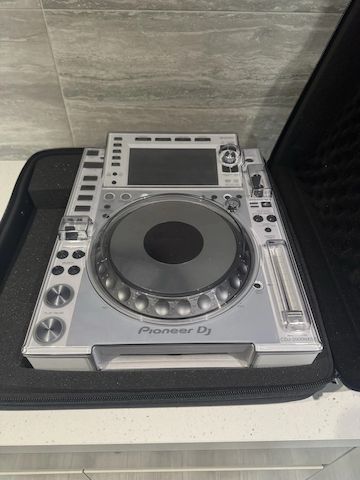 2 x Pioneer CDJ 2000 (weiß) + DJM 900W + RMX 1000W + Zubehör