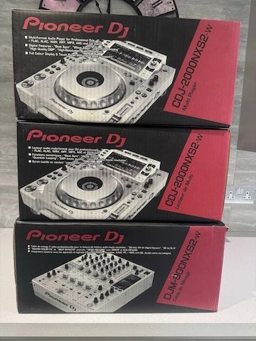 2 x Pioneer CDJ 2000 (weiß) + DJM 900W + RMX 1000W + Zubehör
