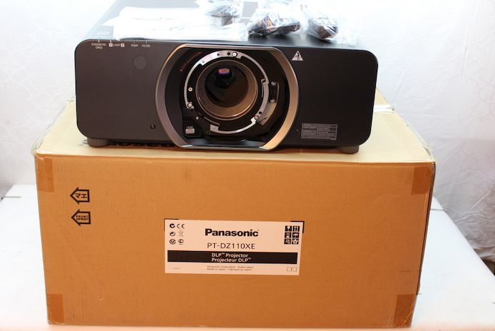 Panasonic PT-DZ110XE*DLP Beamer Projektor 10600 Lumen