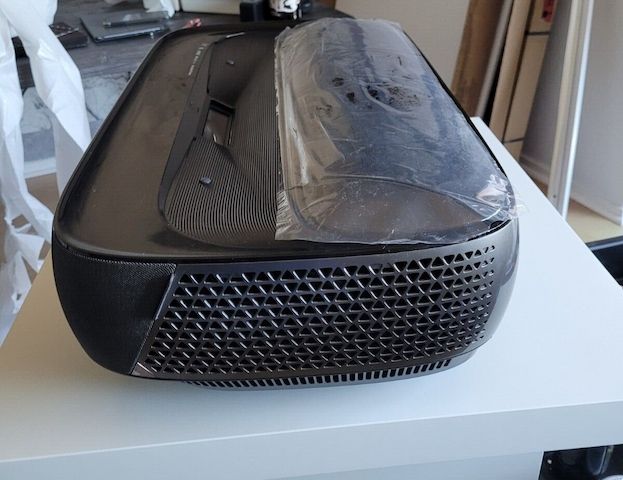 Hisens RGB Laser 4K 100L9G Ultrakurzdistanzprojektor