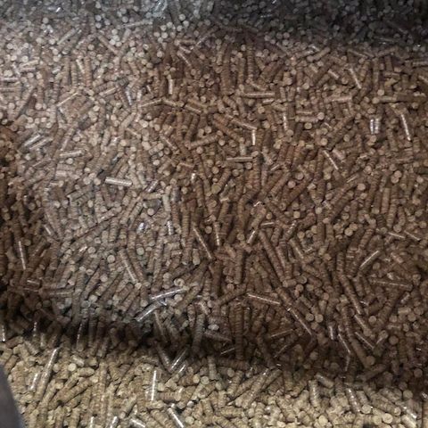 Holzpellets zu verkaufen.
