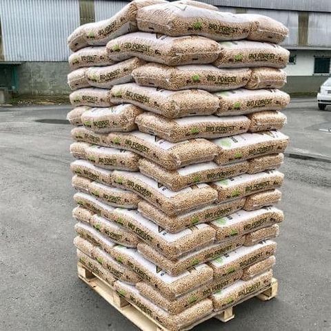 Holzpellets zu verkaufen.